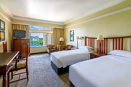 Twin Room with Park View - Club Access