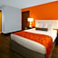 Howard Johnson by Wyndham Waukegan Great Lakes