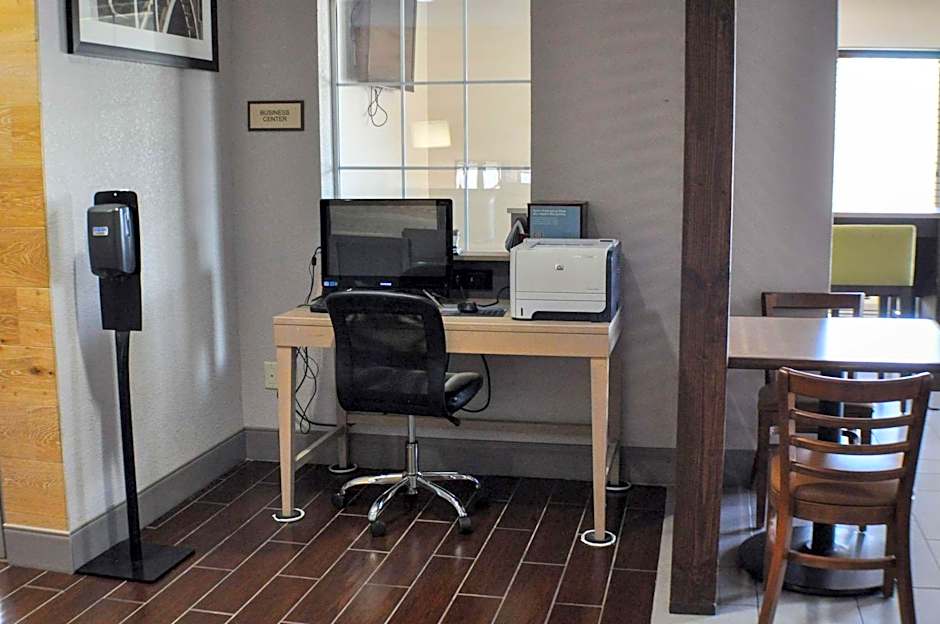 Country Inn & Suites by Radisson, Topeka West, KS