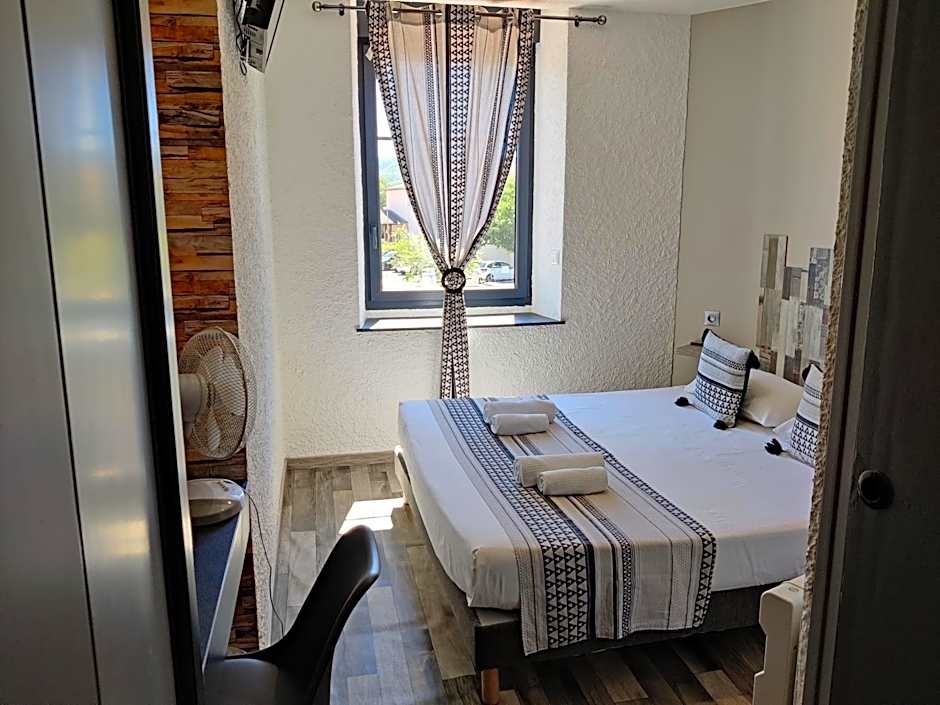 Hotel Les Voyageurs - Vogüé