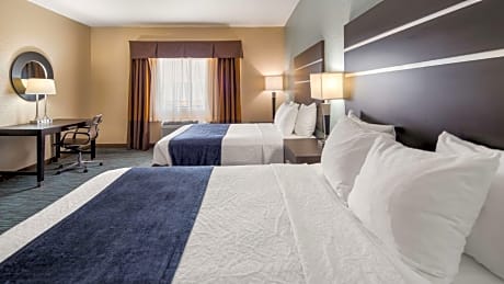 Queen Room with Two Queen Beds and Roll-In Shower