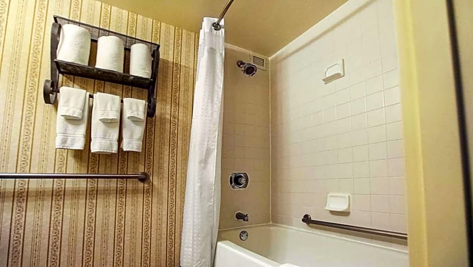 Magnuson Grand & Conference Center Somerset-Bridgewater