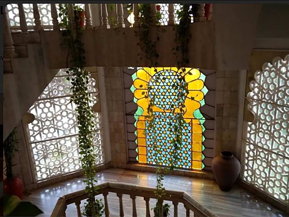 Hotel Hill Top Palace