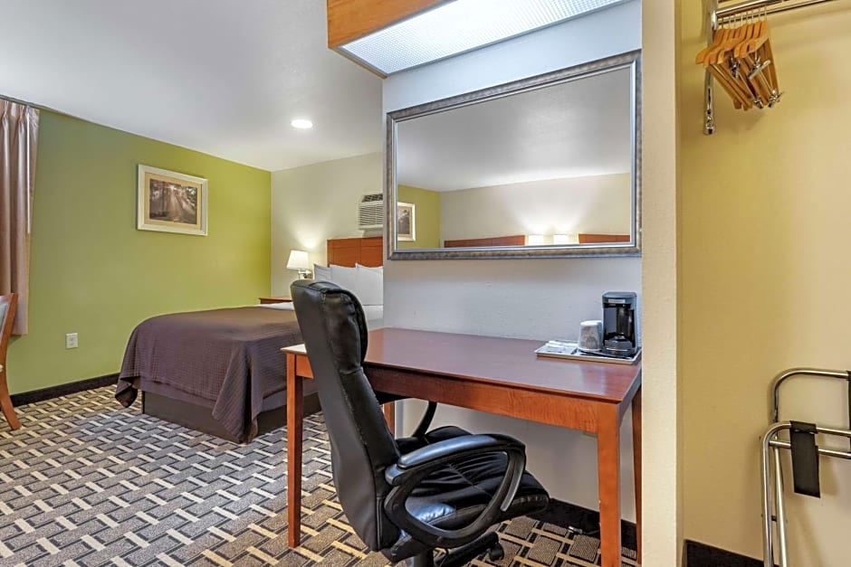 Econo Lodge Cherokee Near River Park