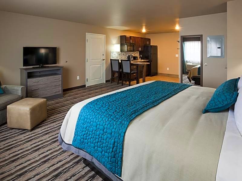 GrandStay Hotel & Suites Valley City