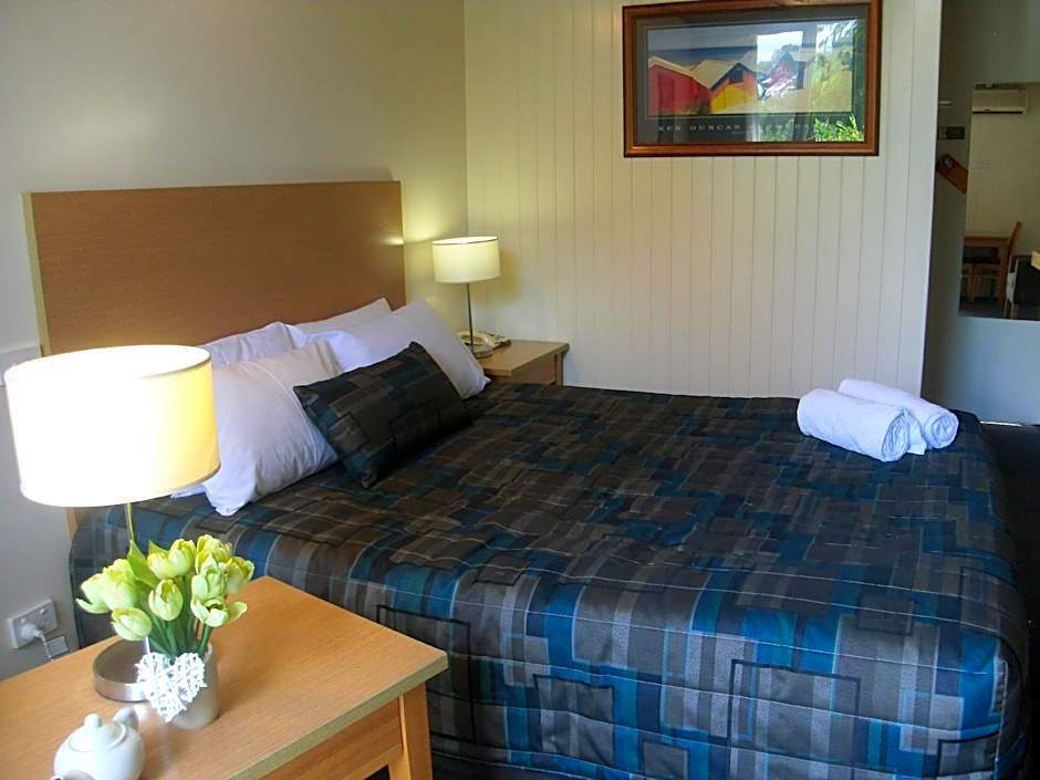 Parkwood Motel & Apartments