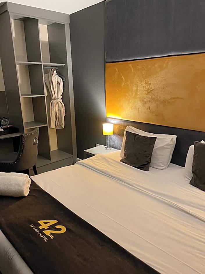 42 Apart-Hotel