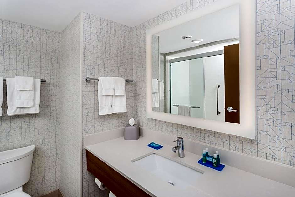 Holiday Inn Express & Suites Tilton By IHG