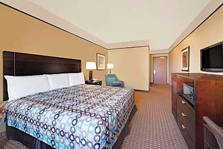King Room with Bath Tub - Mobility Accessible/Non-Smoking