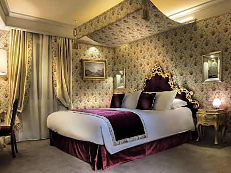 Executive Suite with Private Terrace and City View