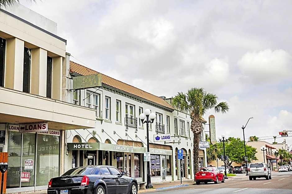 OYO Cameron Historic Hotel Brownsville I-69E