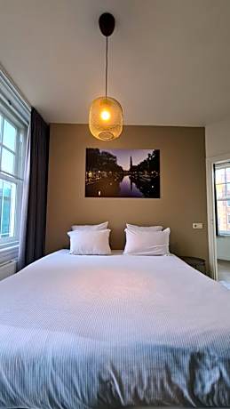 One-Bedroom Apartment with City View