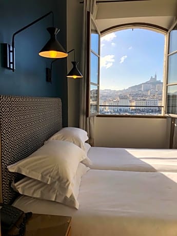 Classic Twin Room with Old Port View