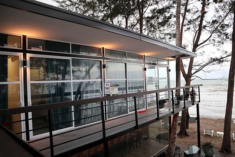 Roxy Sematan Villa & Townhouse