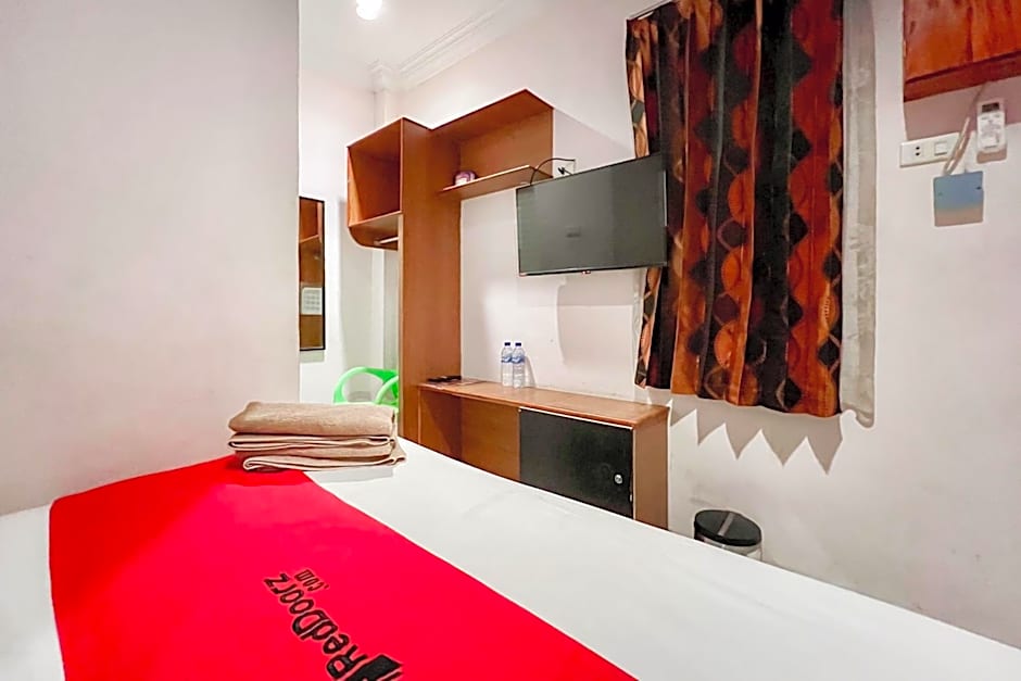 RedDoorz at Vania Residence Medan