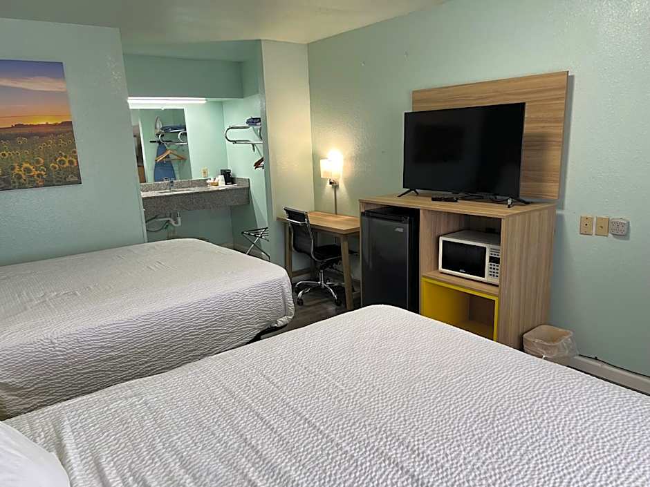 Days Inn by Wyndham Pratt