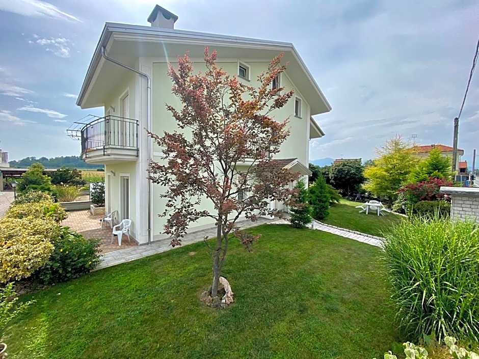 Eremes Rooms & Apartments