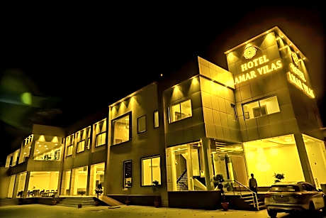 Amarvilas Hotel & Resort