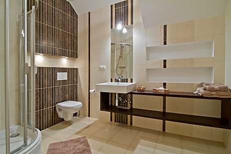 Family Room (2 Adults + 2 Children)