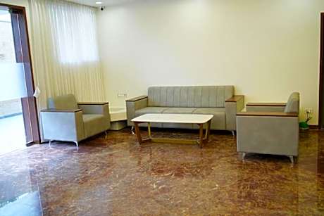 Four Petals Executive by LHMS