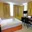 OYO 187 The Maxwell Hotel