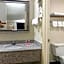 Econo Lodge Inn & Suites