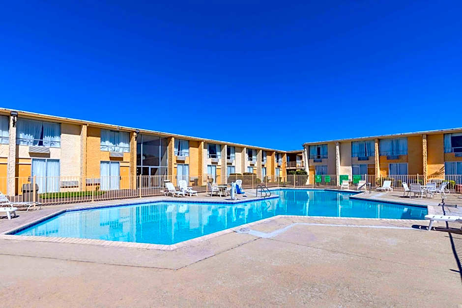 Days Inn by Wyndham Del Rio