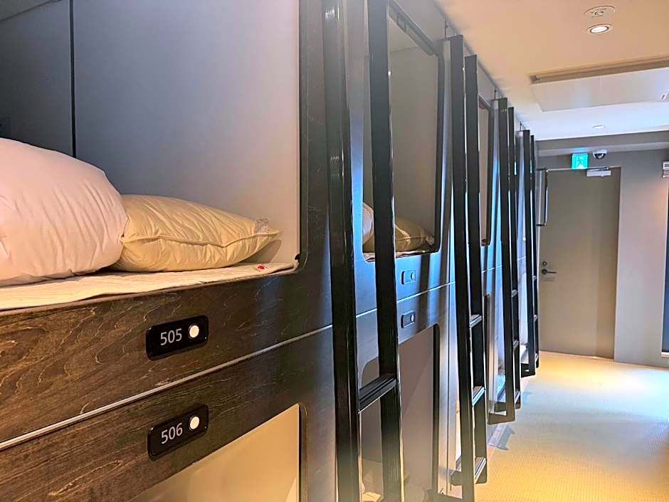 Capsule Hotel Suzumoriya