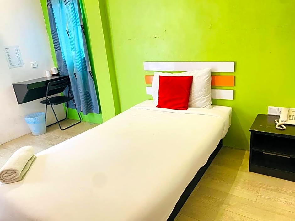 OYO 966 Segamat Red Orange Hotel Sdn Bhd