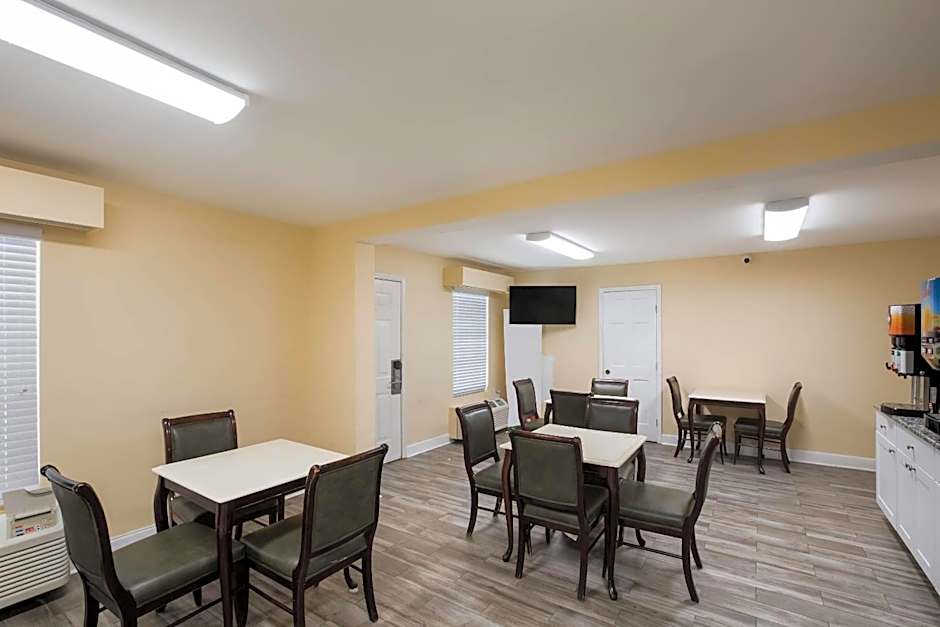 Quality Inn & Suites Greensboro near Lake Oconee