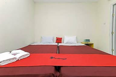 RedDoorz near RS Sari Asih Ciledug