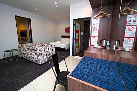 Deluxe Family Suite