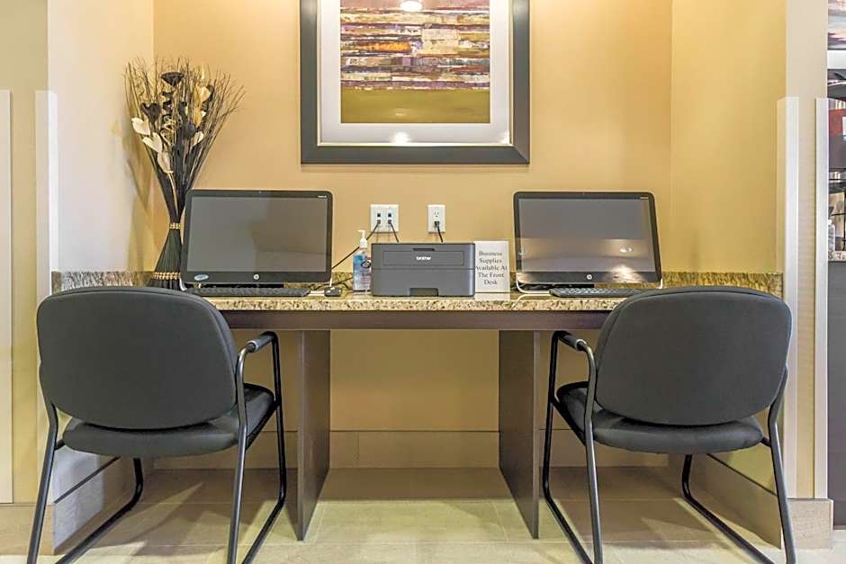 Comfort Inn & Suites Edmonton International Airport