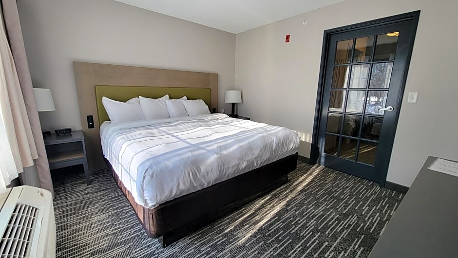 Country Inn & Suites by Radisson, Detroit Lakes, MN