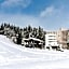 Hotel Justice - Ski IN Ski OUT - Private bathroom, next to the ski lift station