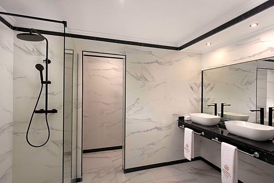 Eugenia de Montijo, Autograph Collection by Marriott