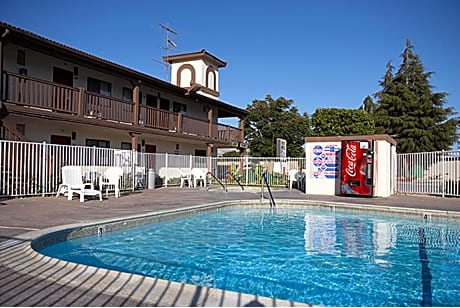 EZ 8 Motel Newark