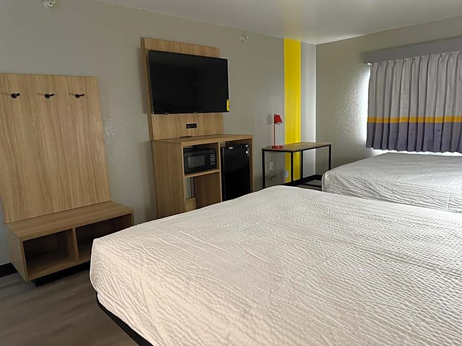 Super 8 by Wyndham Richfield/Cleveland