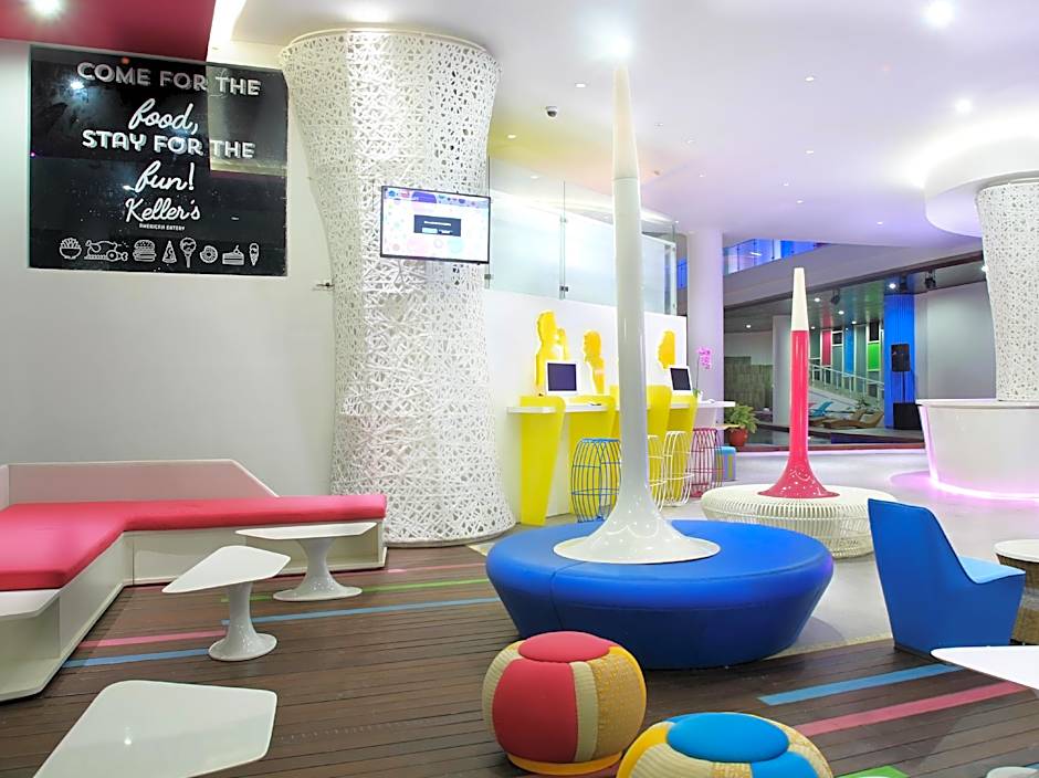Berry Glee Thematic Hotel
