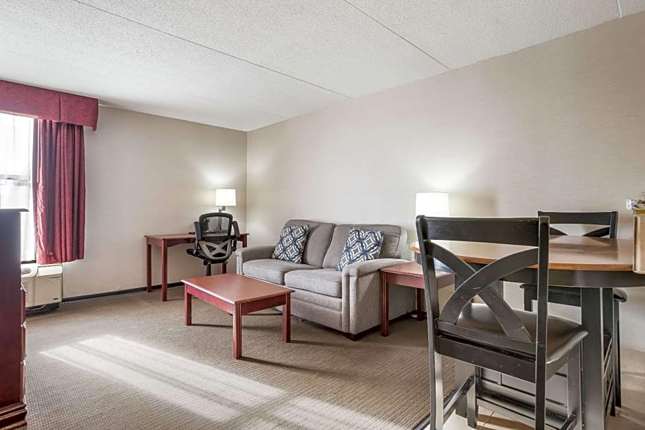 Clarion Inn and Suites Airport