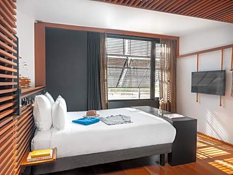 Horizon Suite - with Dock View