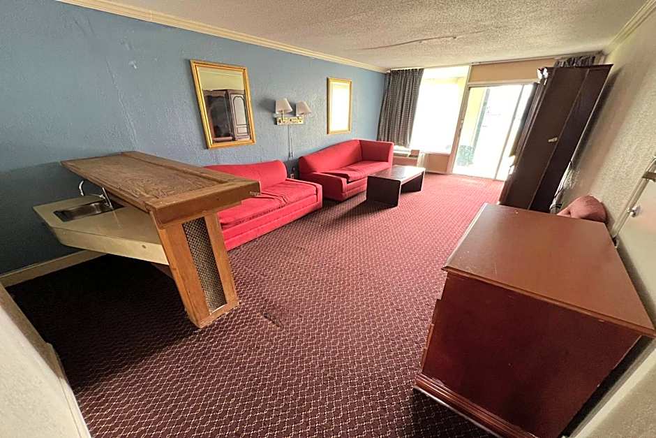 Super Inn & Suites by OYO Milledgeville