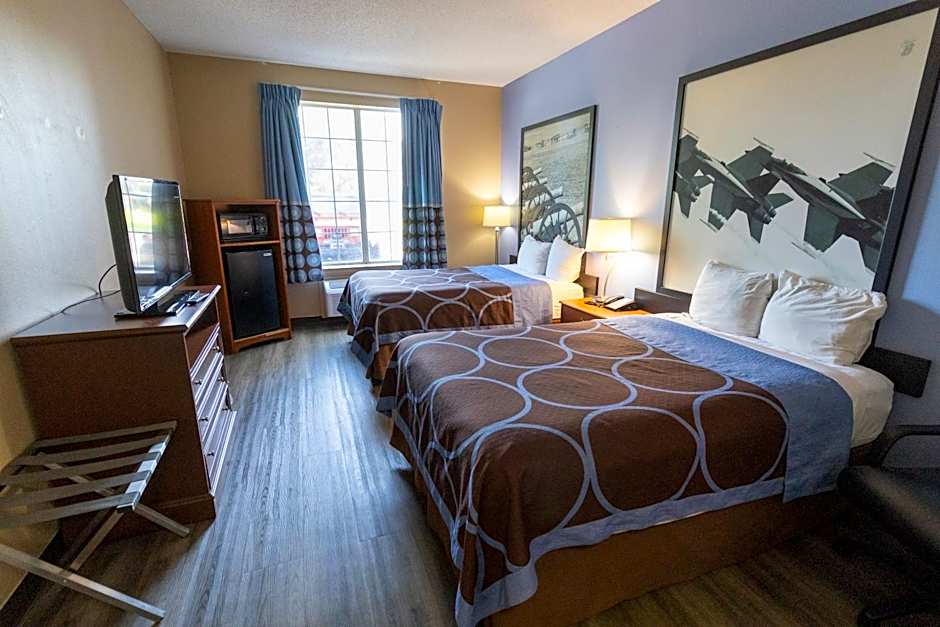 Super 8 by Wyndham Smithfield-Selma