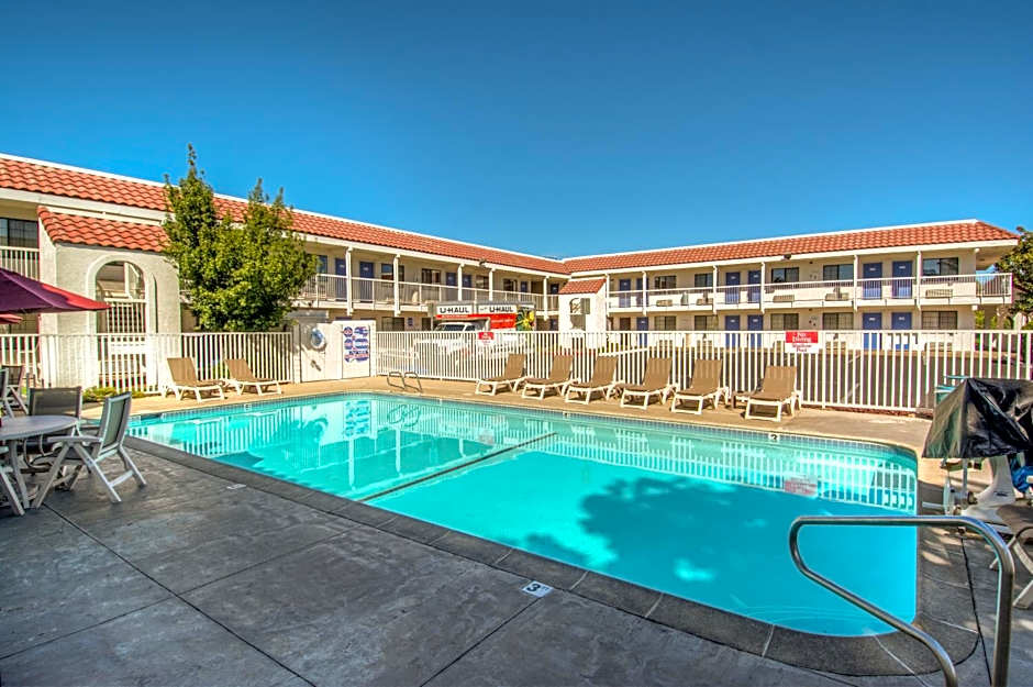 Motel 6 Redding South