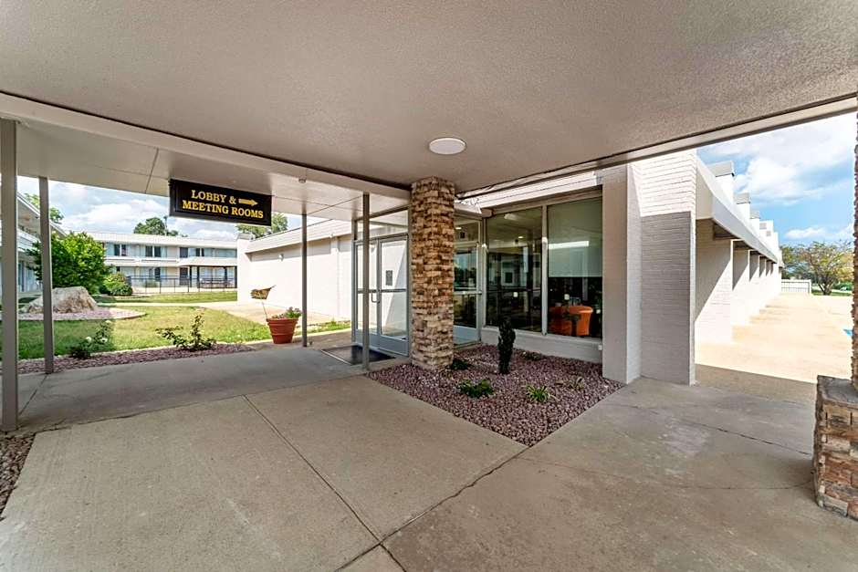 Quality Inn & Suites Vandalia near I-70 and Hwy 51