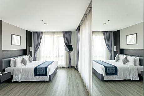 1 King Bed, Nonsmoking, Deluxe Room, City View, River View