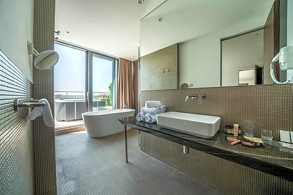 Bellevue Superior City Hotel