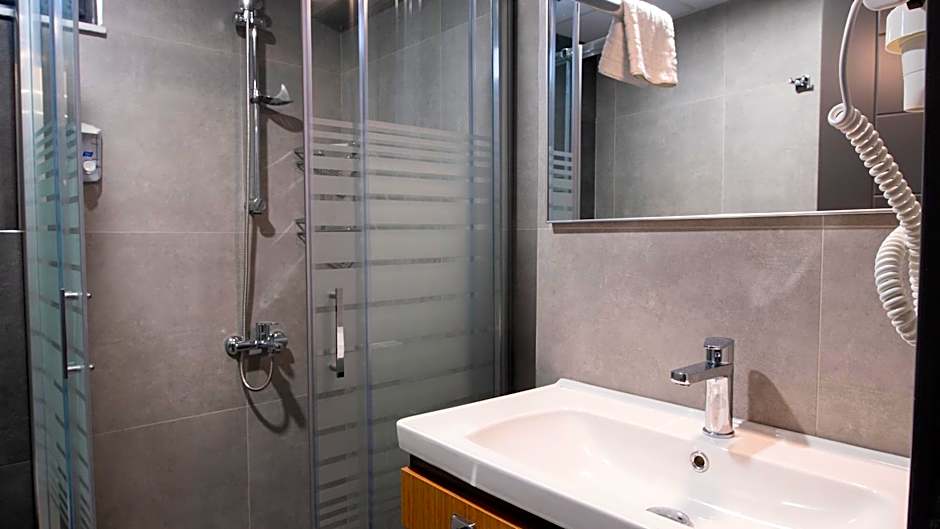 OPERA SUITES Apart Hotel