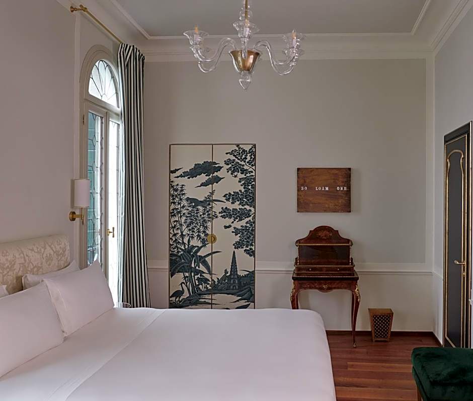 Photo 1 of 3 of Junior Suite, Canal View