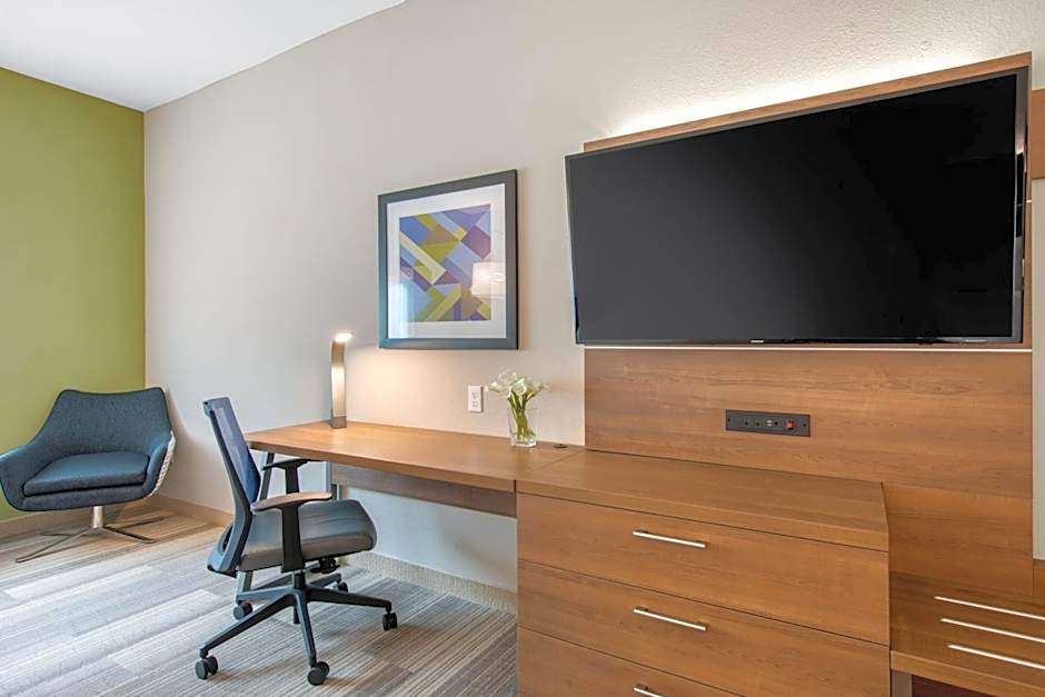 Holiday Inn Express And Suites Ruskin By IHG